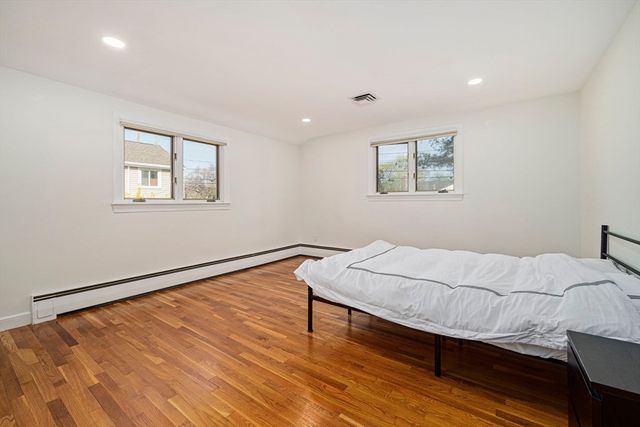 66 Roosevelt Rd 66, Newton, MA 02459