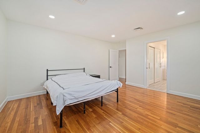 66 Roosevelt Rd 66, Newton, MA 02459