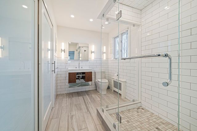 66 Roosevelt Rd 66, Newton, MA 02459