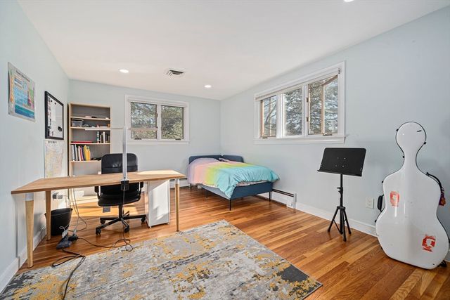 66 Roosevelt Rd 66, Newton, MA 02459