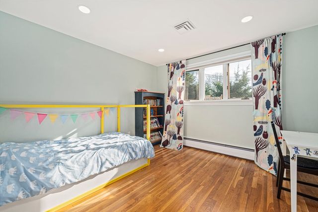 66 Roosevelt Rd 66, Newton, MA 02459
