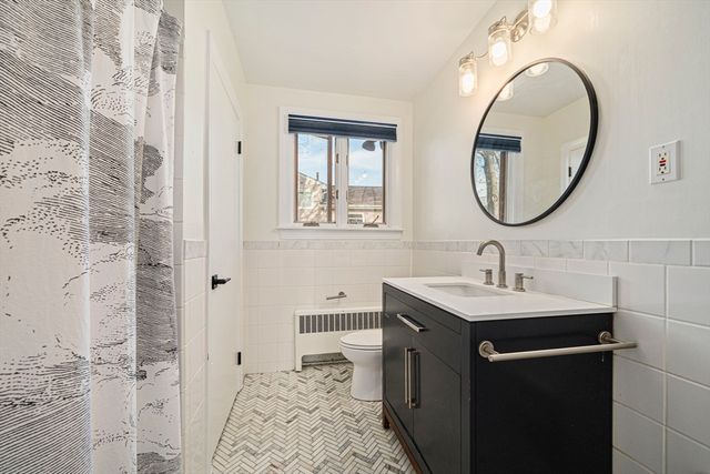66 Roosevelt Rd 66, Newton, MA 02459