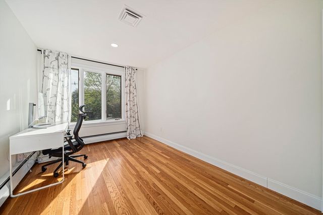 66 Roosevelt Rd 66, Newton, MA 02459