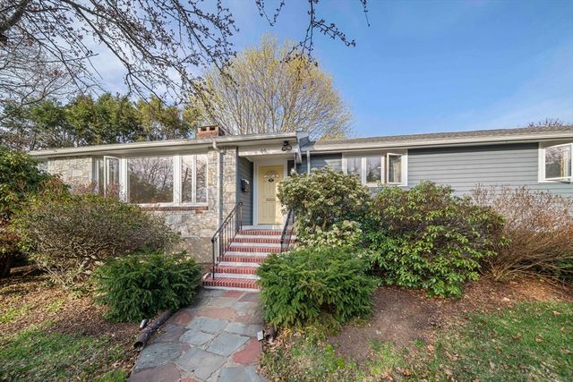 66 Roosevelt Rd 66, Newton, MA 02459