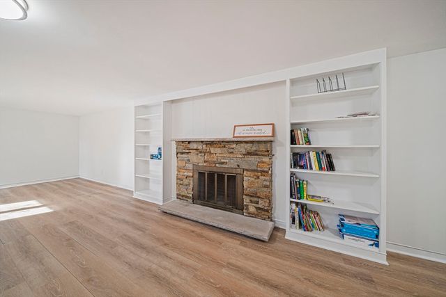 66 Roosevelt Rd 66, Newton, MA 02459