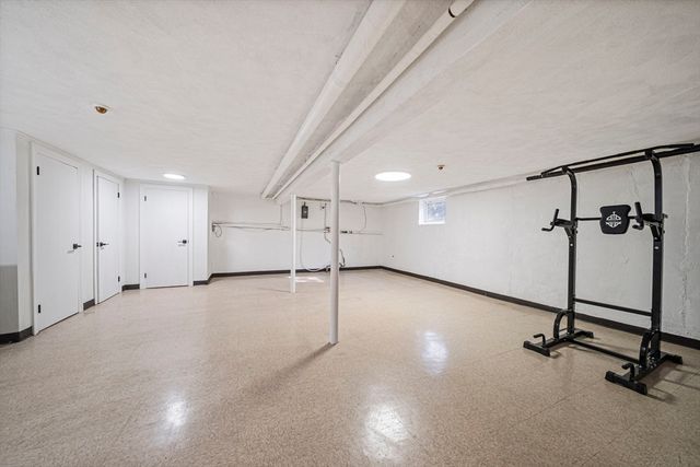 66 Roosevelt Rd 66, Newton, MA 02459