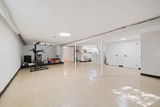 66 Roosevelt Rd 66, Newton, MA 02459