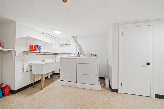 66 Roosevelt Rd 66, Newton, MA 02459