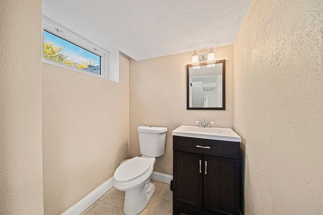 66 Roosevelt Rd 66, Newton, MA 02459