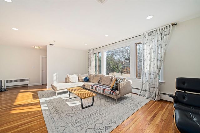 66 Roosevelt Rd 66, Newton, MA 02459
