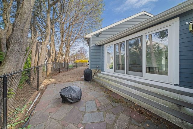 66 Roosevelt Rd 66, Newton, MA 02459