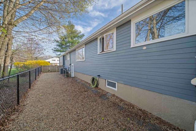 66 Roosevelt Rd 66, Newton, MA 02459