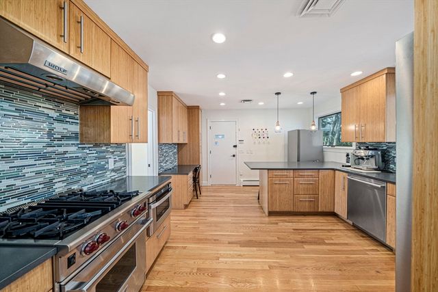 66 Roosevelt Rd 66, Newton, MA 02459