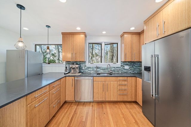 66 Roosevelt Rd 66, Newton, MA 02459
