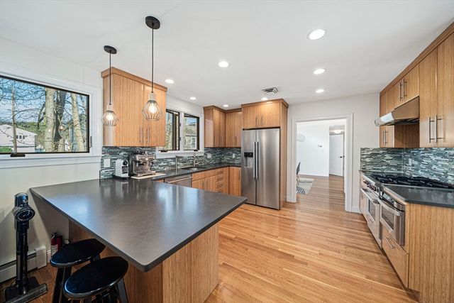 66 Roosevelt Rd 66, Newton, MA 02459