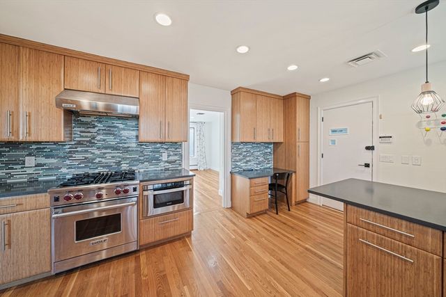 66 Roosevelt Rd 66, Newton, MA 02459