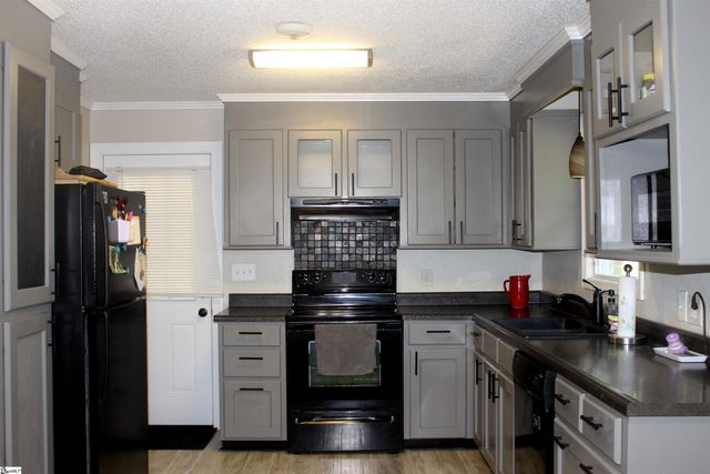 1117 Farrs Bridge Road, Greenville, SC 29611