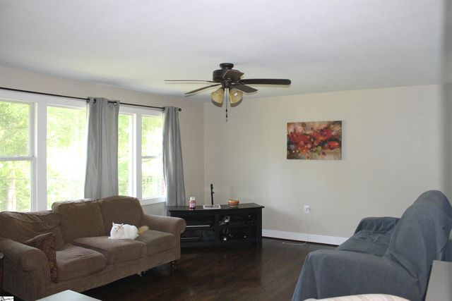1117 Farrs Bridge Road, Greenville, SC 29611