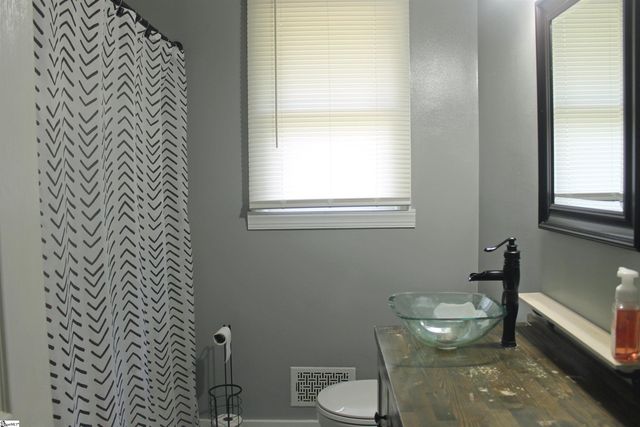 1117 Farrs Bridge Road, Greenville, SC 29611