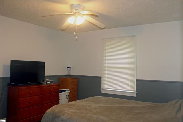 1117 Farrs Bridge Road, Greenville, SC 29611
