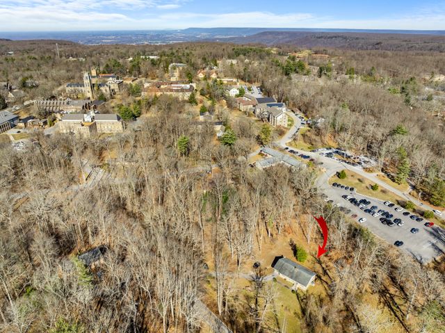 103 Willie Six Rd, Sewanee, TN 37375