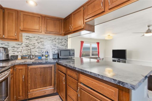 624 Glasgow ST, Portsmouth, VA 23704