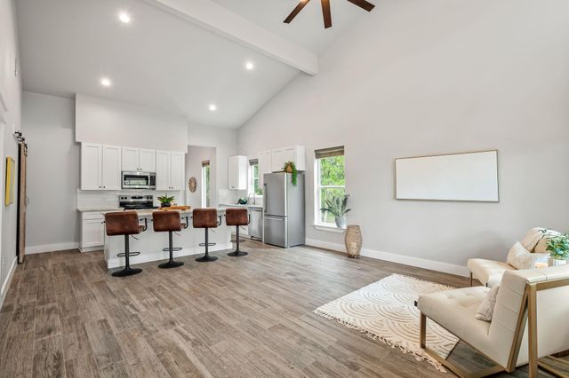 48 Wood Glen DR, Wimberley, TX 78676