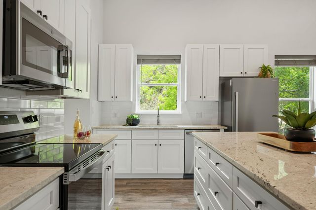 48 Wood Glen DR, Wimberley, TX 78676