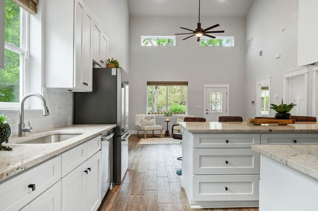 48 Wood Glen DR, Wimberley, TX 78676