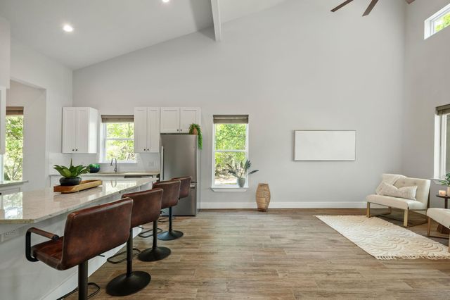 48 Wood Glen DR, Wimberley, TX 78676
