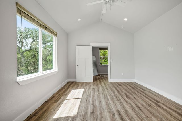 48 Wood Glen DR, Wimberley, TX 78676