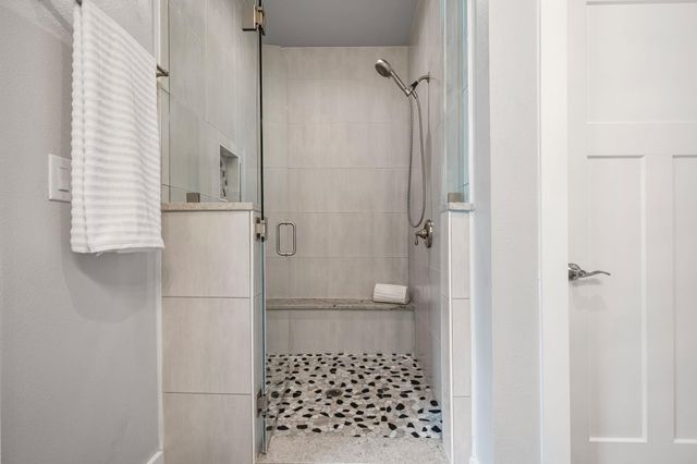 48 Wood Glen DR, Wimberley, TX 78676
