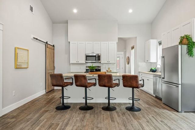 48 Wood Glen DR, Wimberley, TX 78676