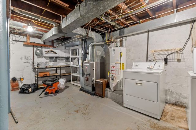 2050 Elmbrook Ln, Scott Twp, PA 15243