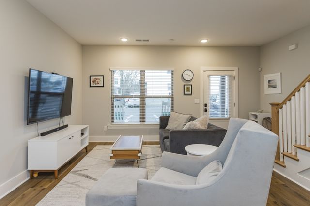 203 Thompson Park Dr, Nashville, TN 37211