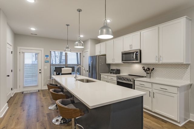 203 Thompson Park Dr, Nashville, TN 37211