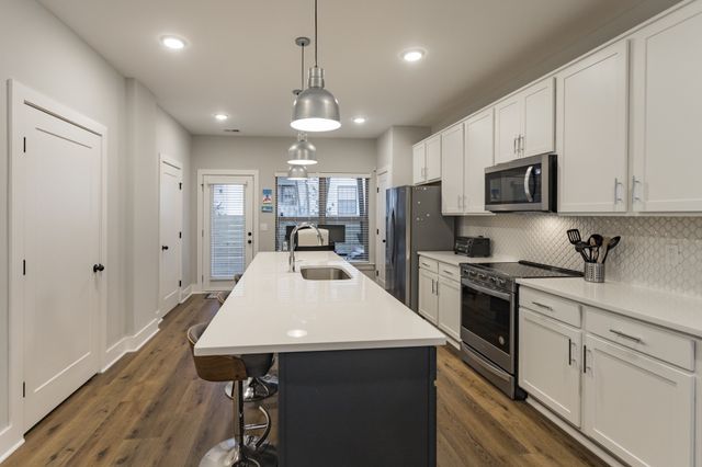 203 Thompson Park Dr, Nashville, TN 37211