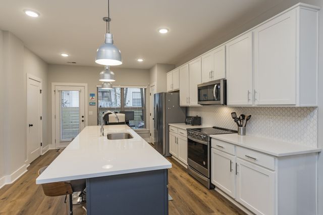 203 Thompson Park Dr, Nashville, TN 37211