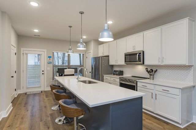 203 Thompson Park Dr, Nashville, TN 37211