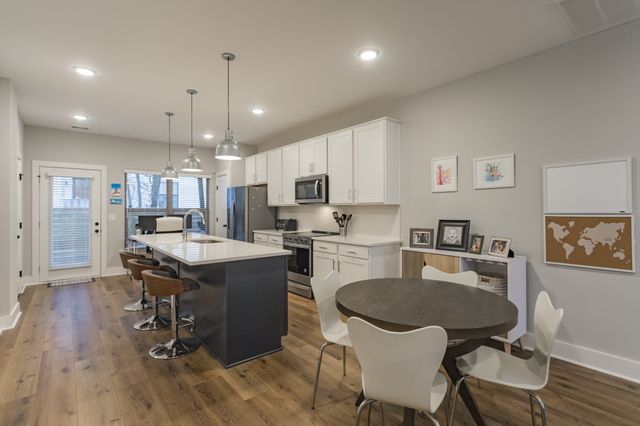 203 Thompson Park Dr, Nashville, TN 37211