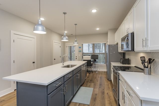 203 Thompson Park Dr, Nashville, TN 37211