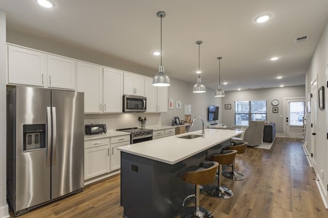 203 Thompson Park Dr, Nashville, TN 37211