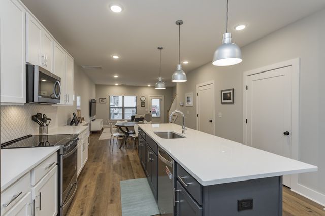 203 Thompson Park Dr, Nashville, TN 37211