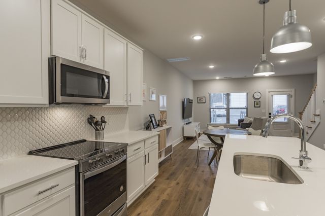 203 Thompson Park Dr, Nashville, TN 37211