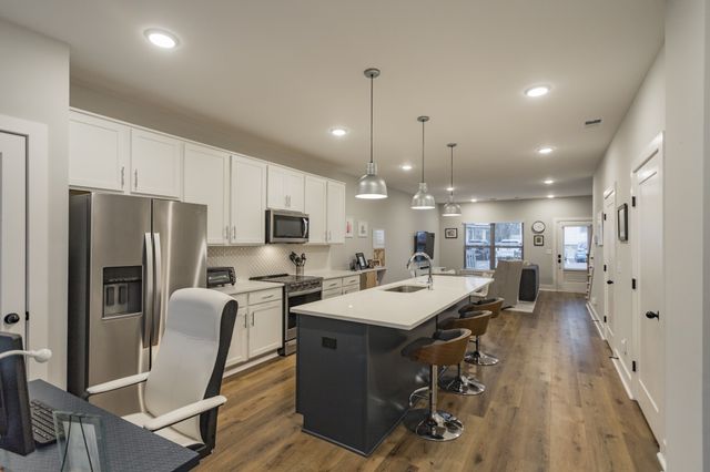 203 Thompson Park Dr, Nashville, TN 37211