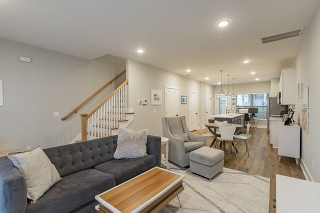 203 Thompson Park Dr, Nashville, TN 37211