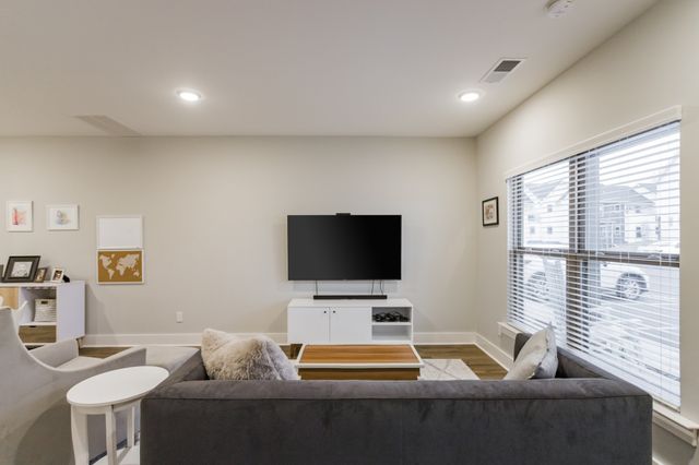 203 Thompson Park Dr, Nashville, TN 37211