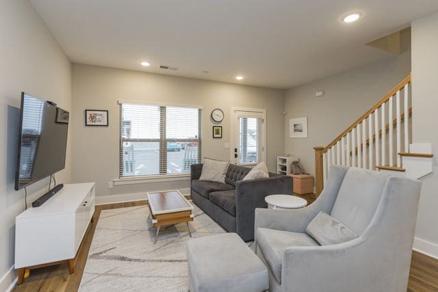 203 Thompson Park Dr, Nashville, TN 37211