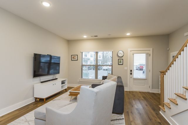 203 Thompson Park Dr, Nashville, TN 37211