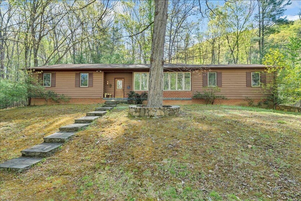 3878 Harborwood RD, Salem, VA 24153